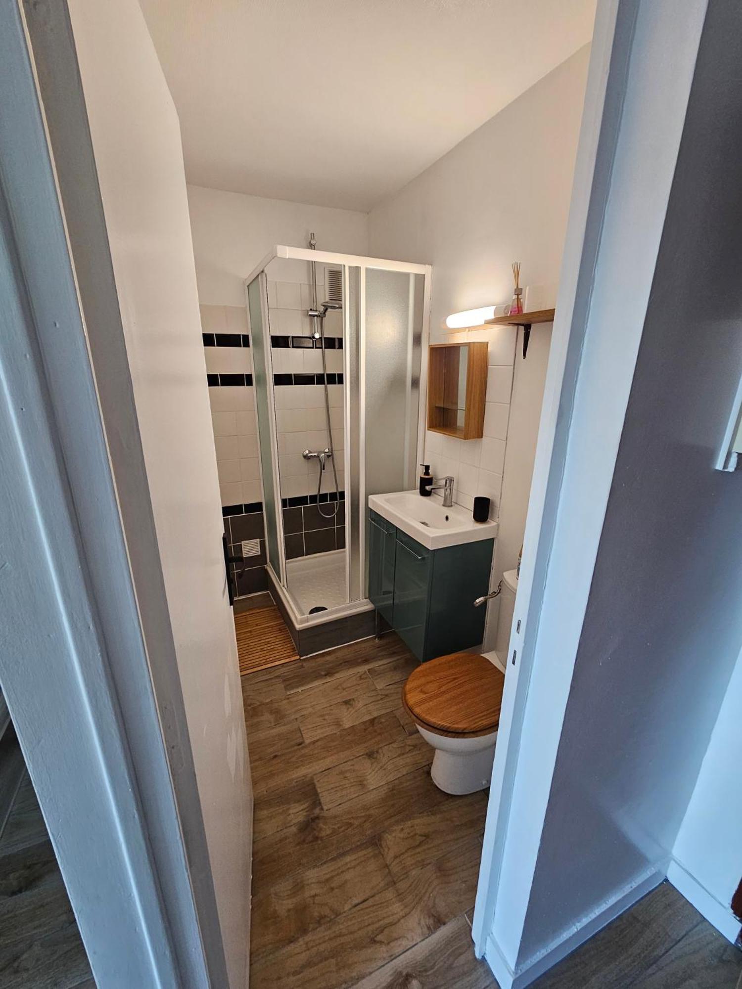 Voltaire - Centre Apartment