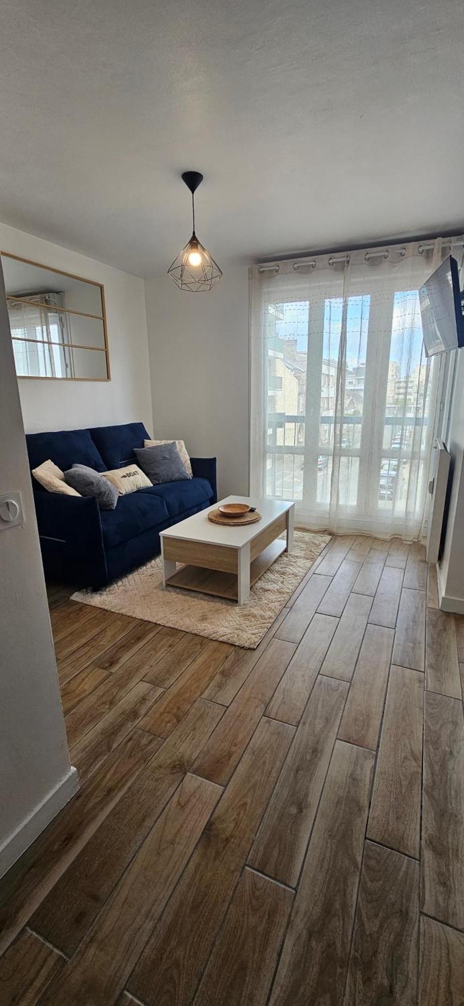 Voltaire - Centre Apartment